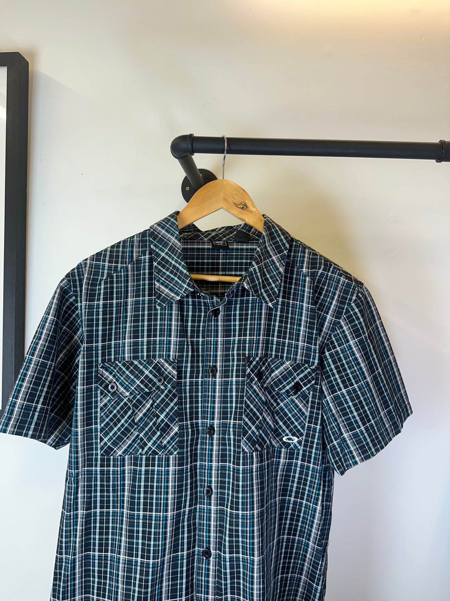 Oakley checkered shirt (L)