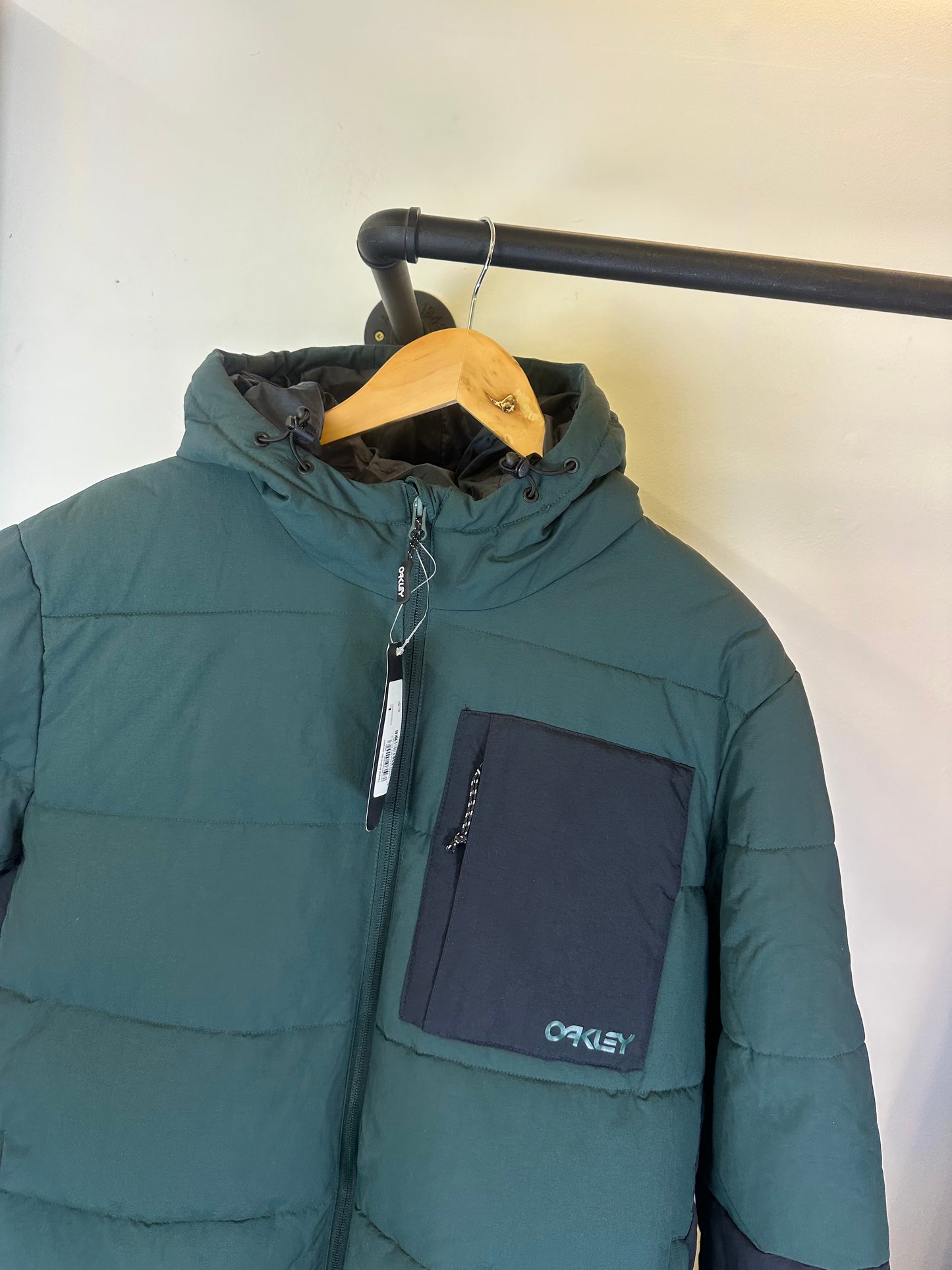 Oakley Puffer Jacket - Brand New - (L)