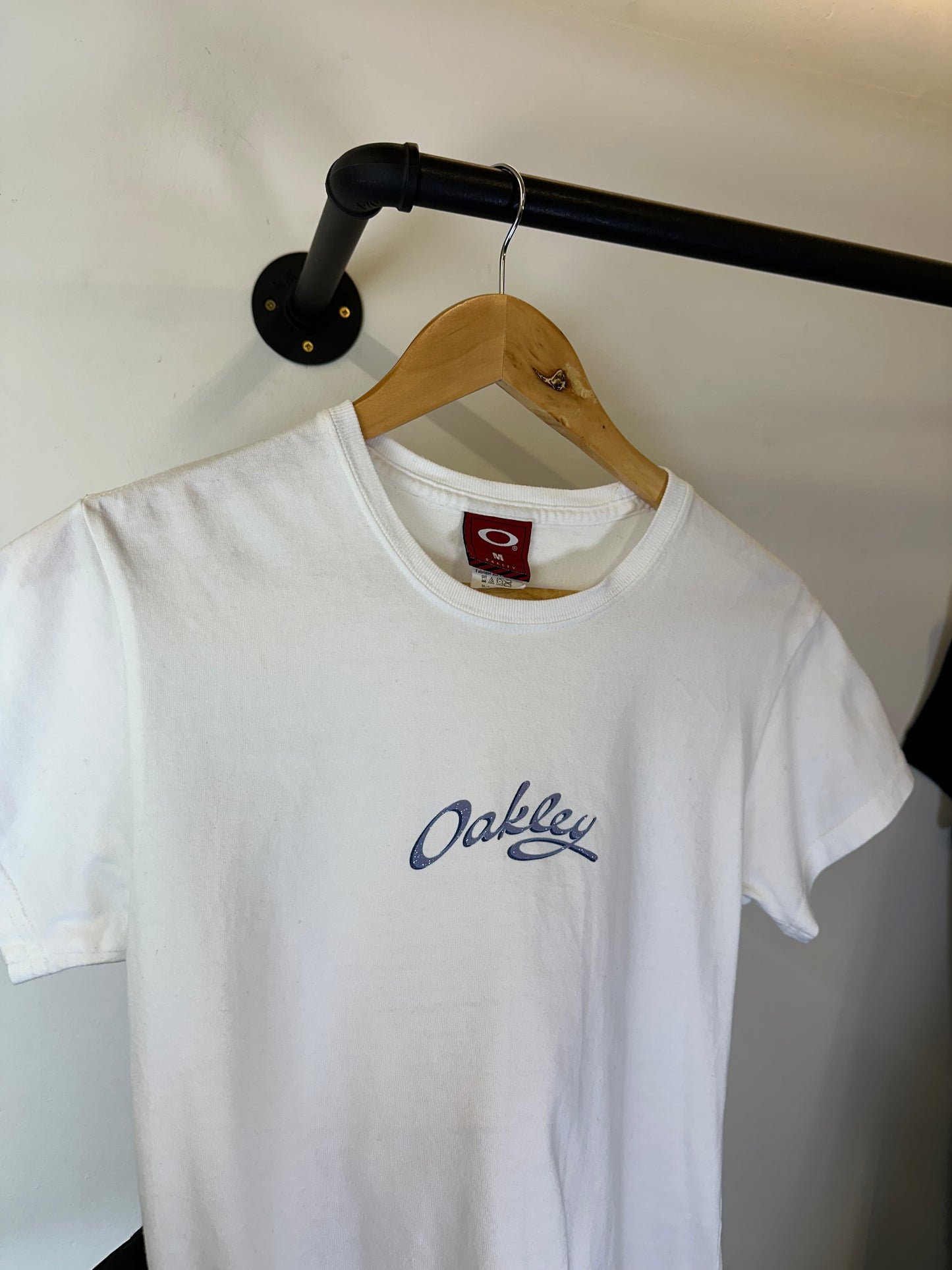 Woman’s Oakley T Shirt (M)