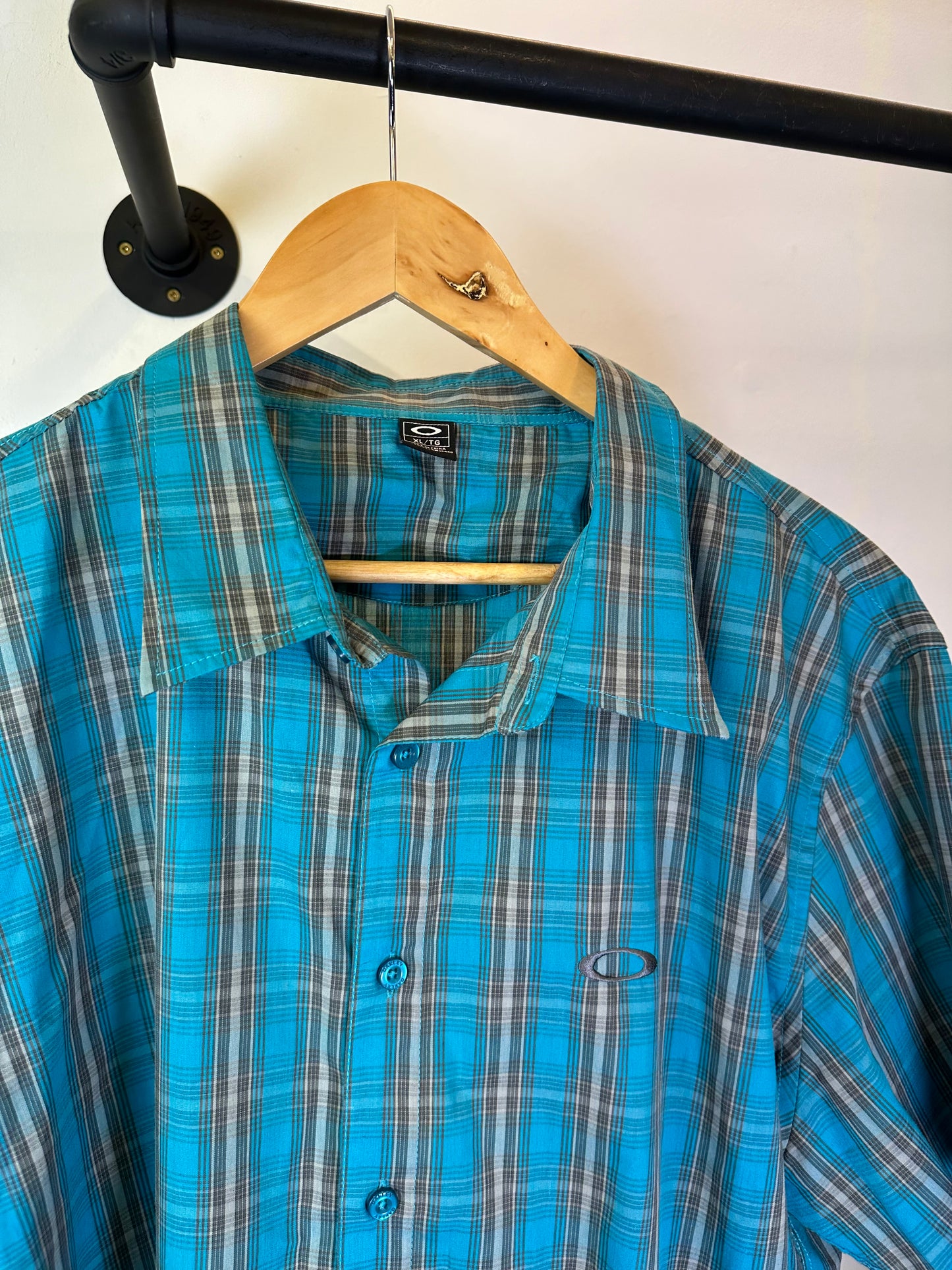 Oakley checkered shirt (XL)