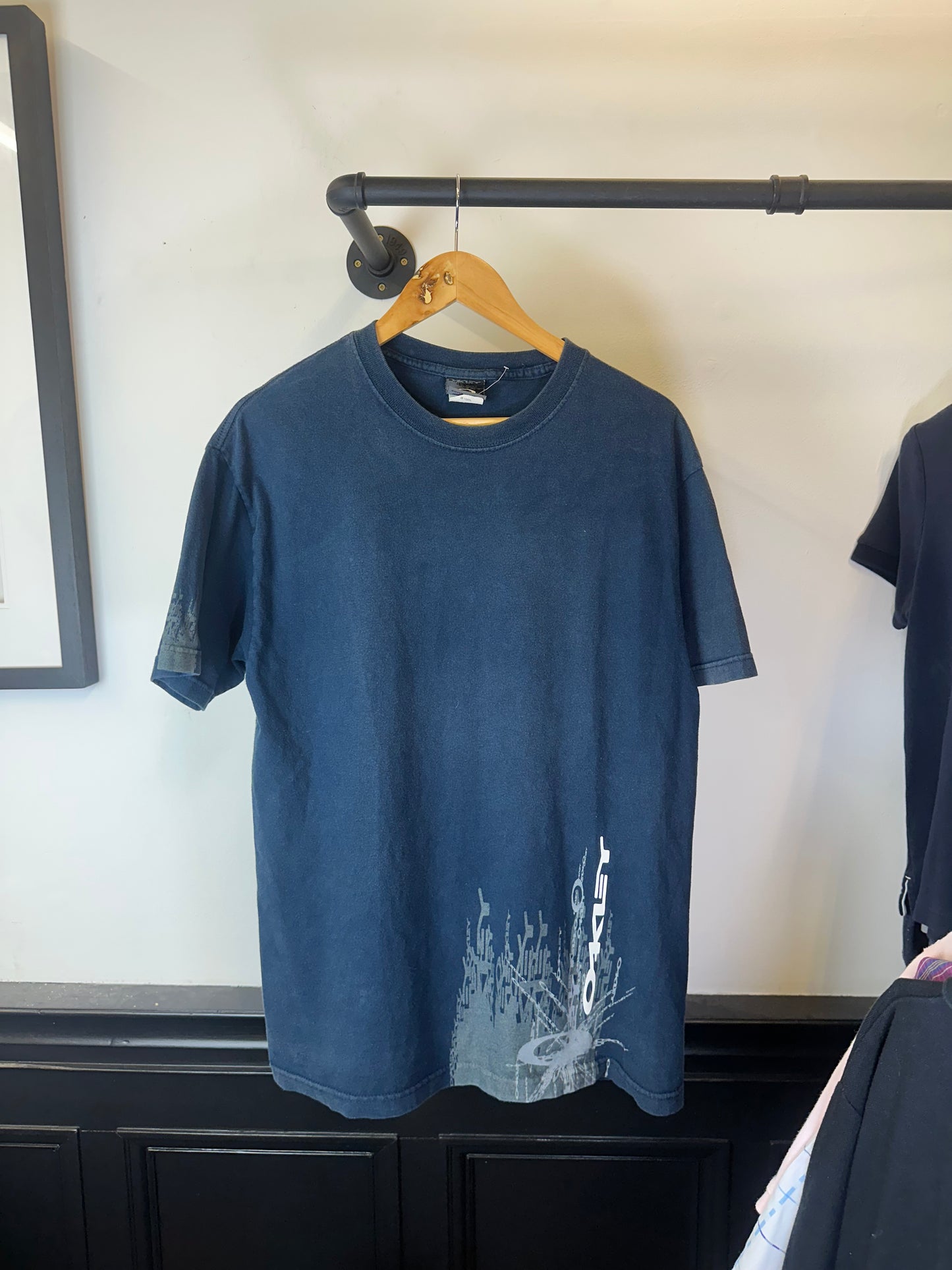 Y2K Oakley T Shirt (L)