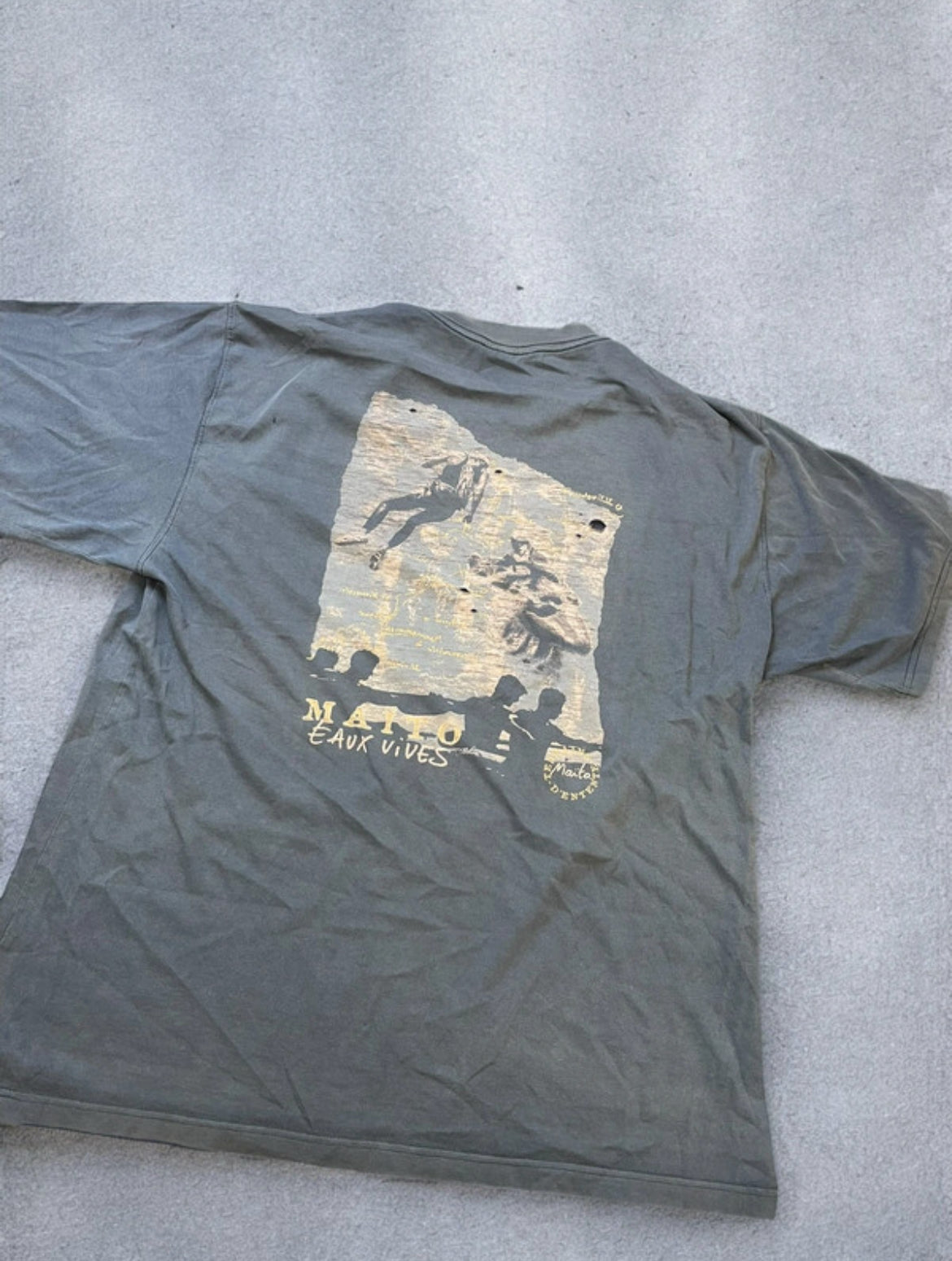 Maito Distressed T-Shirt (L)