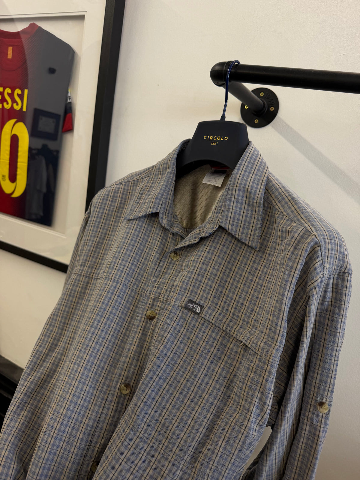 The North face shirt (L)