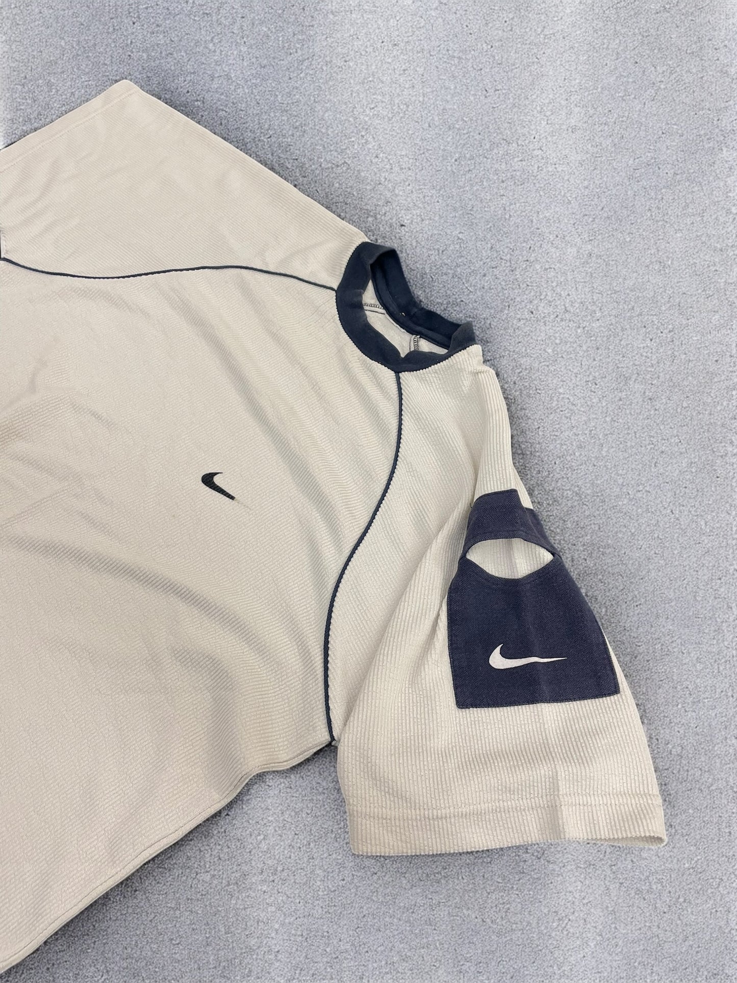 Nike Corduroy T-Shirt (L)