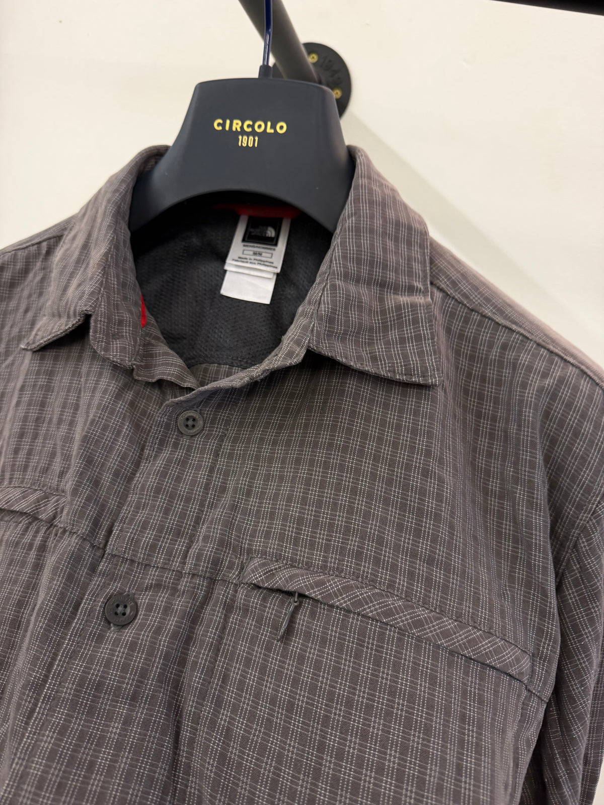 The north face shirt (M)