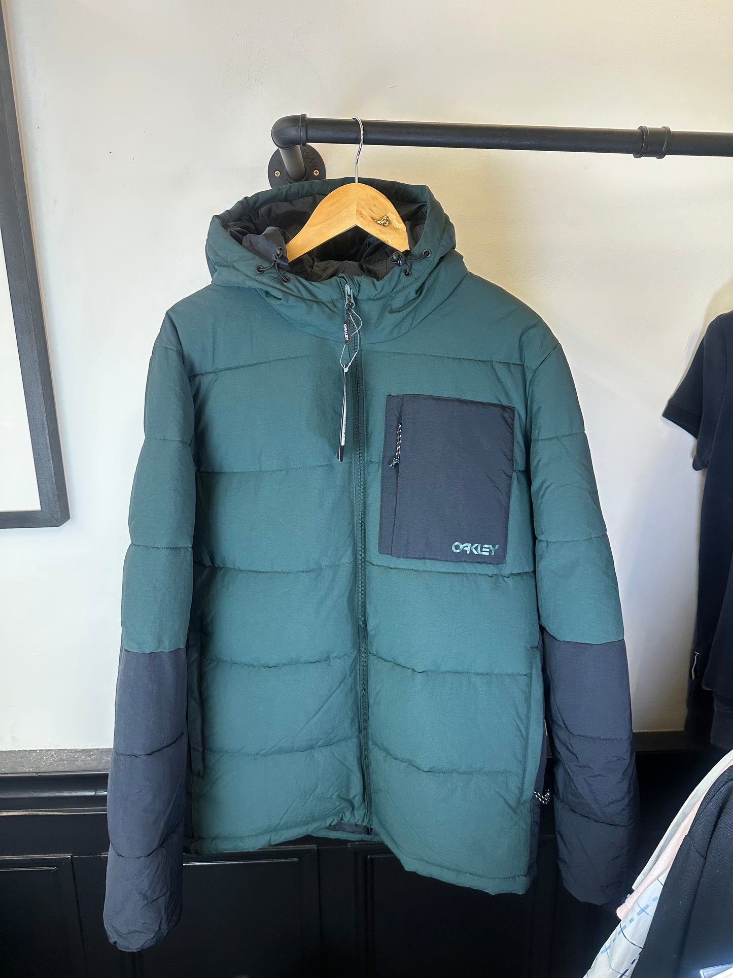 Oakley Puffer Jacket - Brand New - (L)