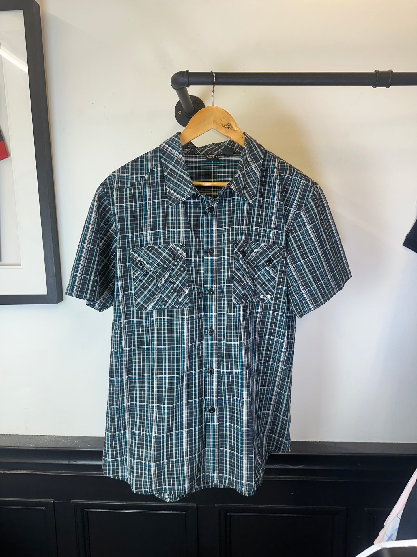 Oakley checkered shirt (L)