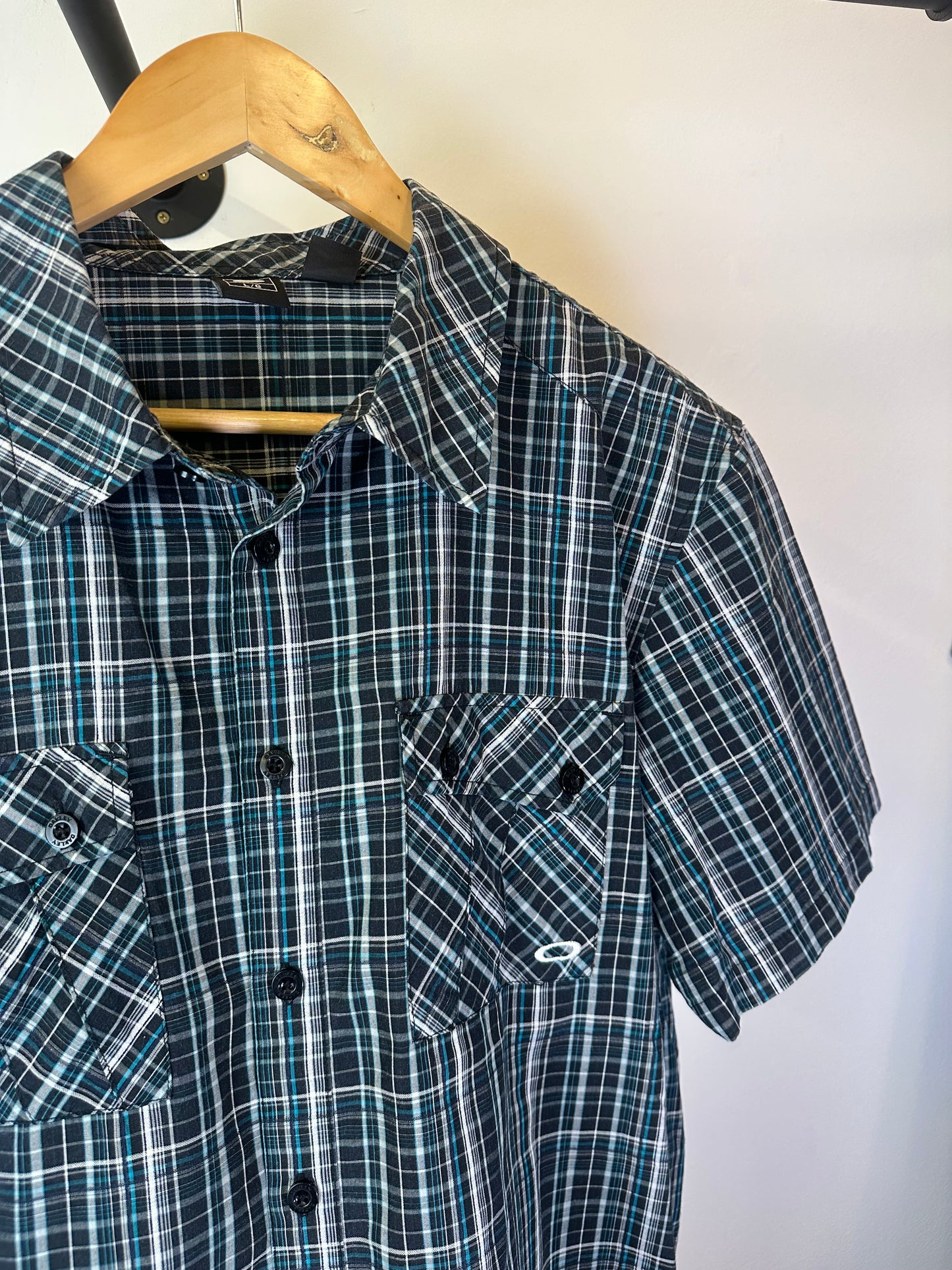 Oakley checkered shirt (L)