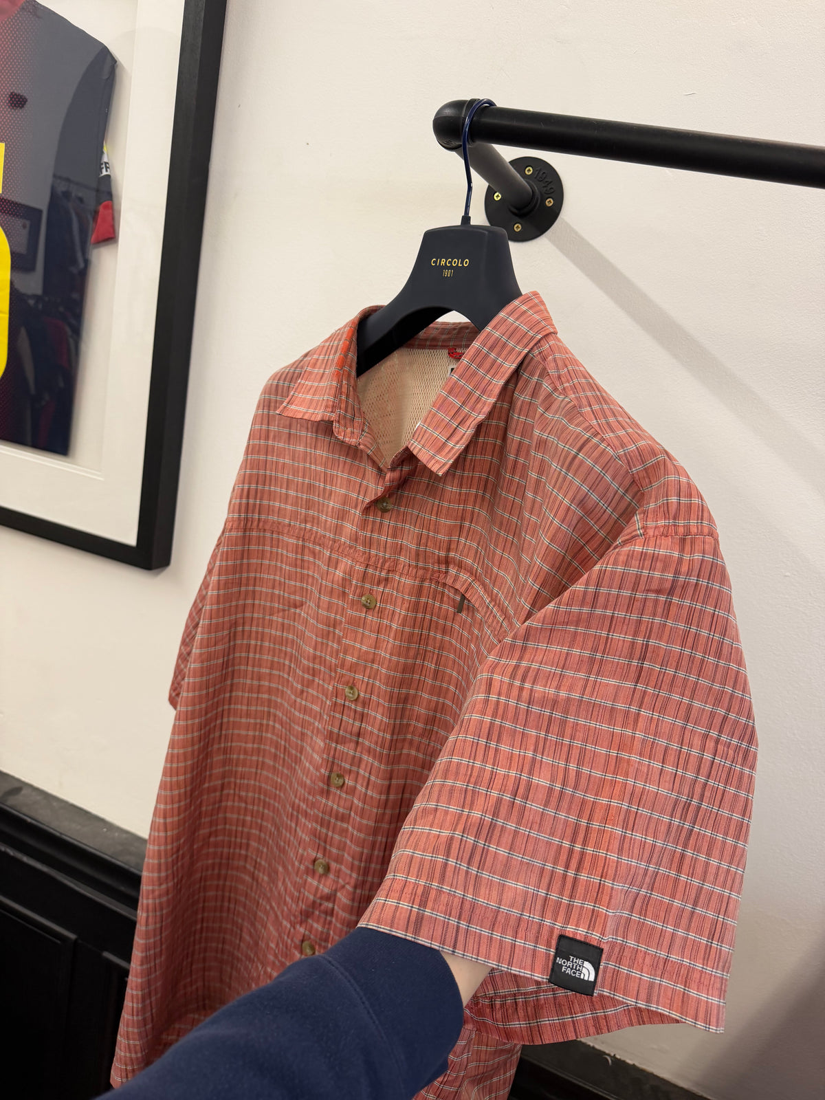 The north face shirt (XL)