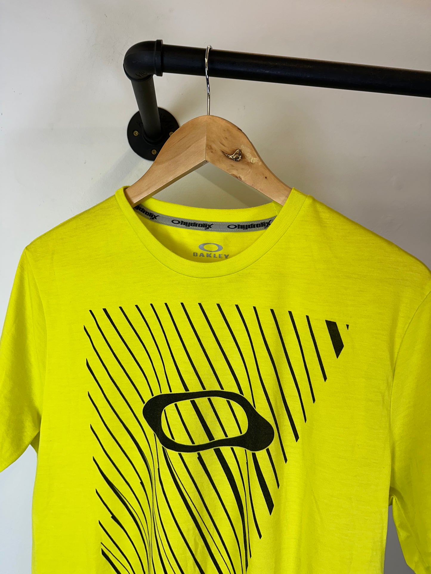 Oakley t shirt (M)
