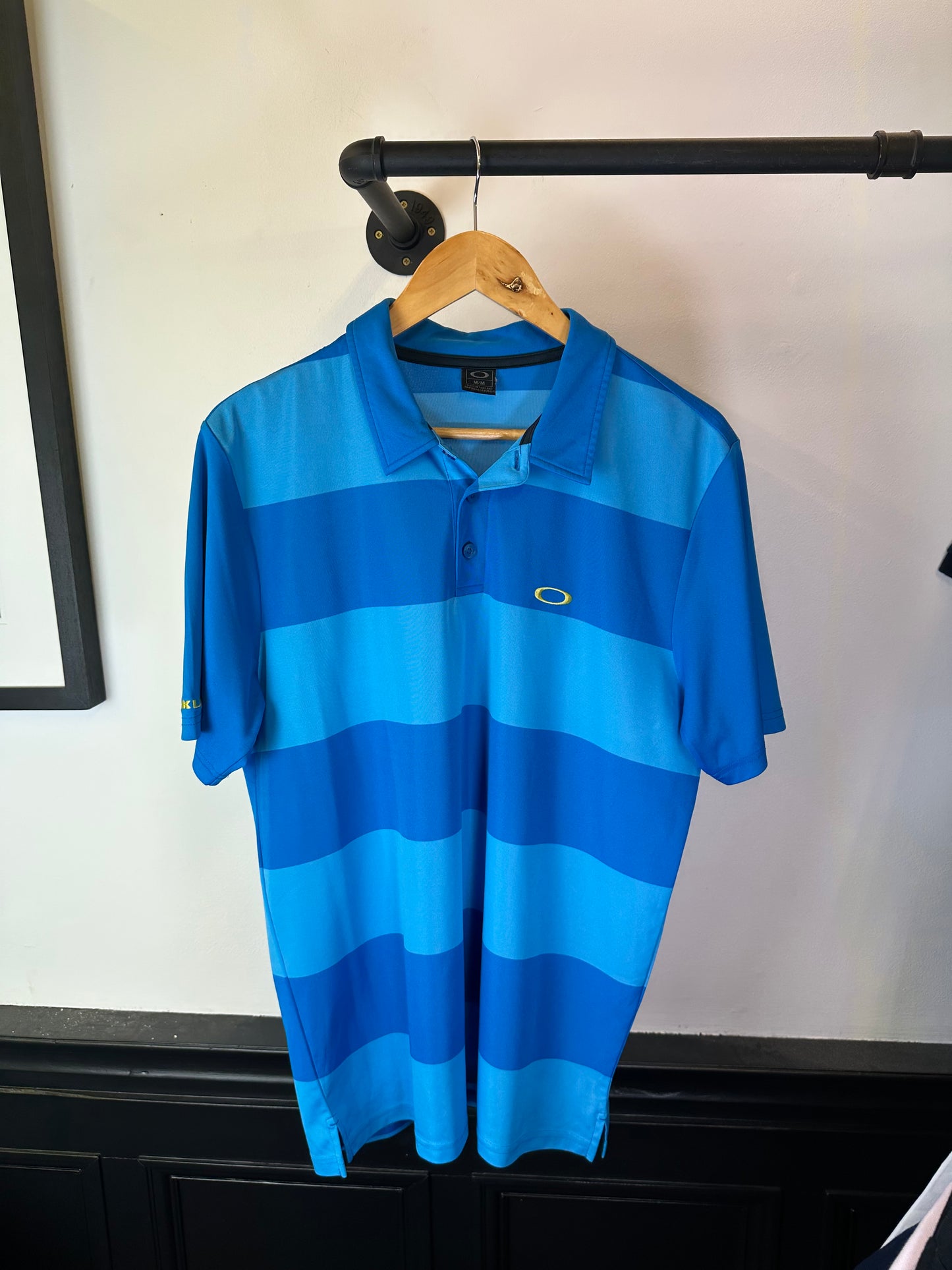 Oakley polo top (M)