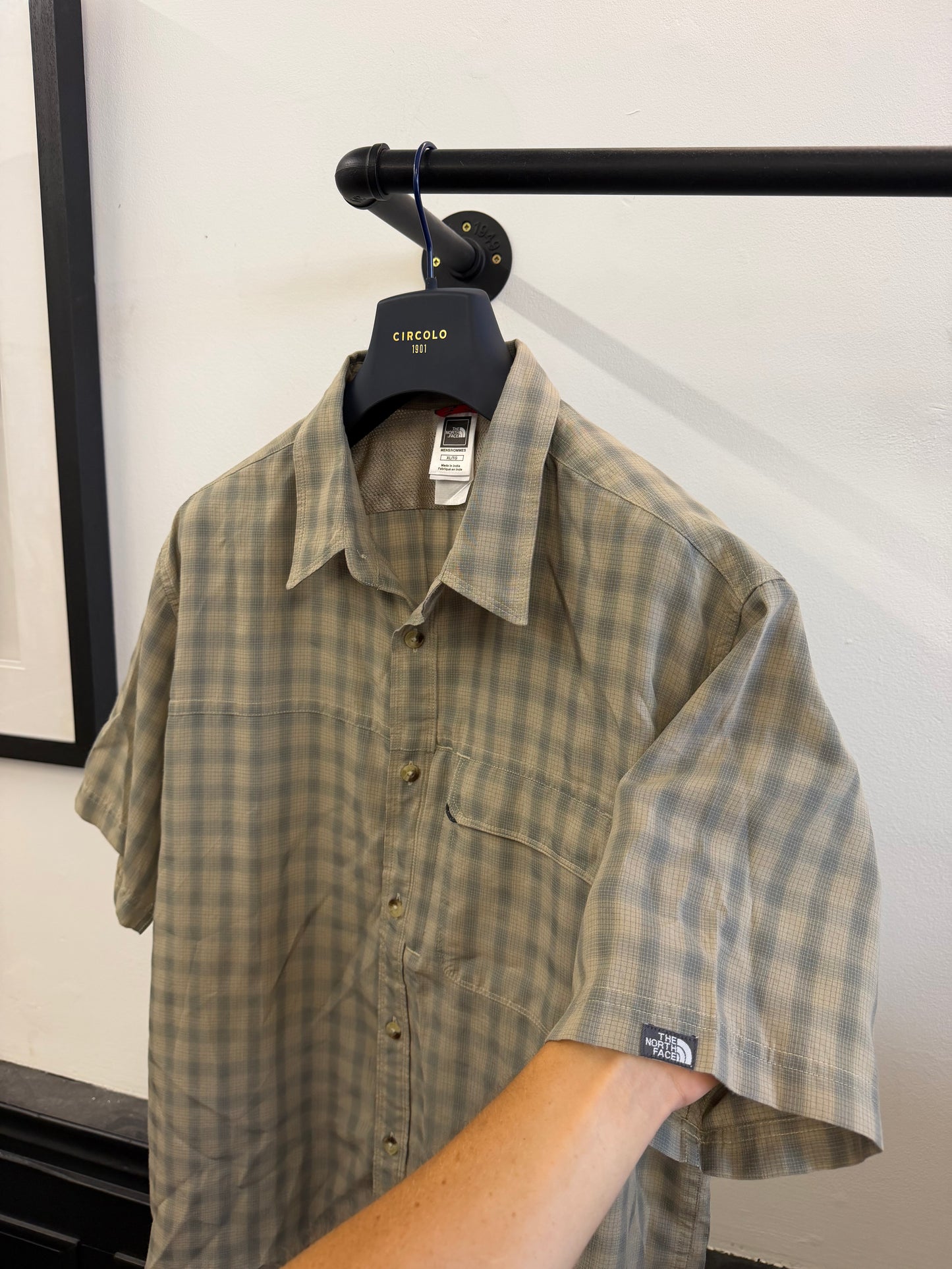 The North Face shirt (XL)