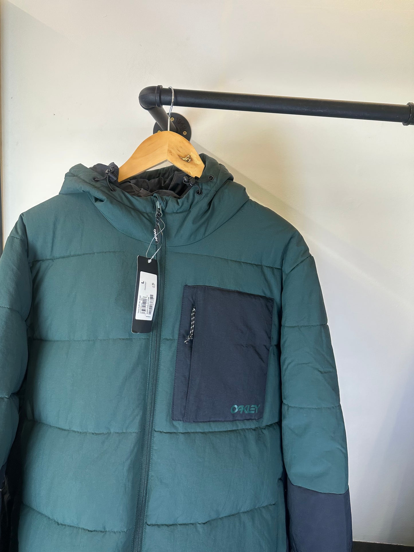 Oakley Puffer Jacket - Brand New - (L)