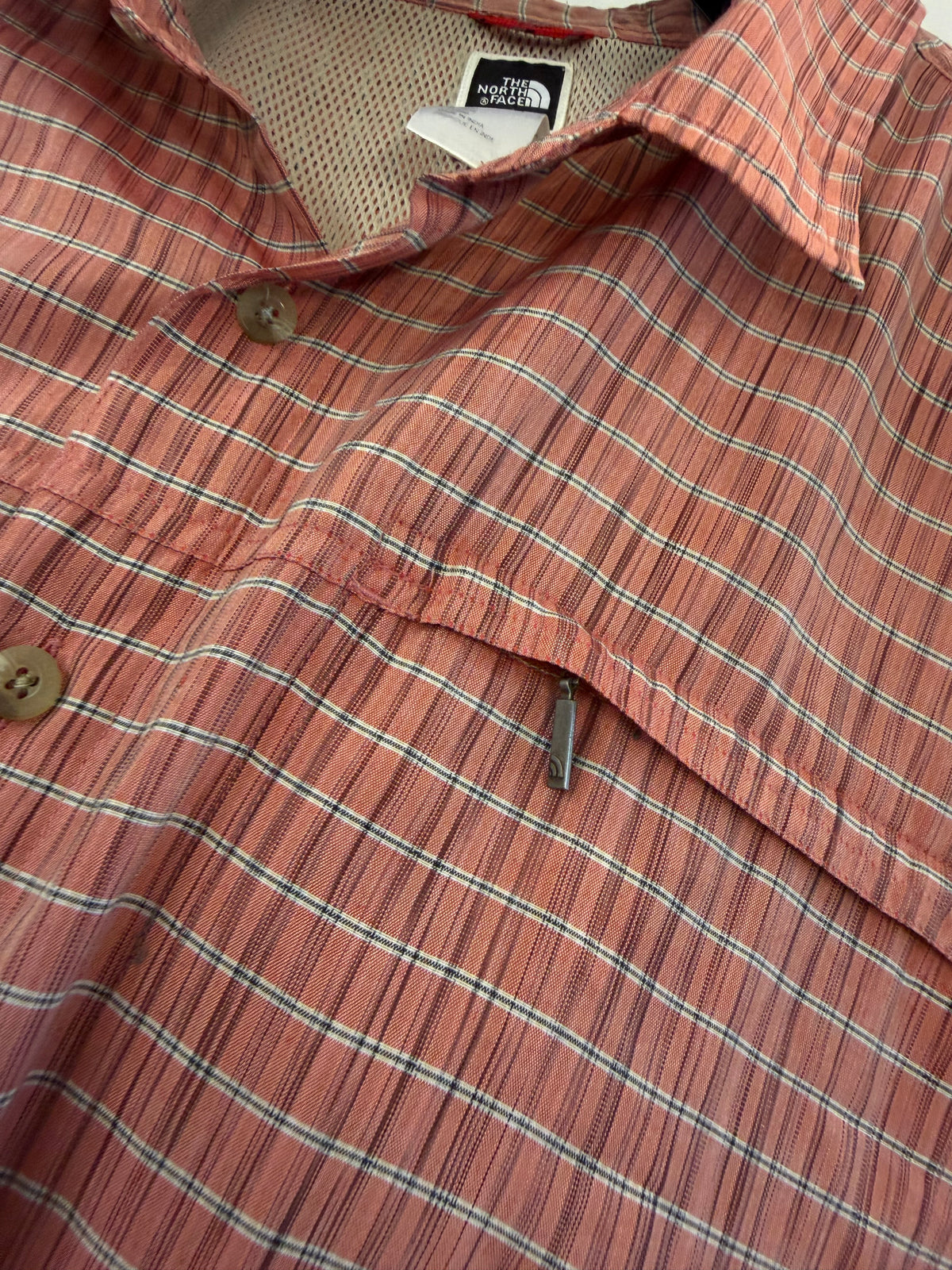 The north face shirt (XL)