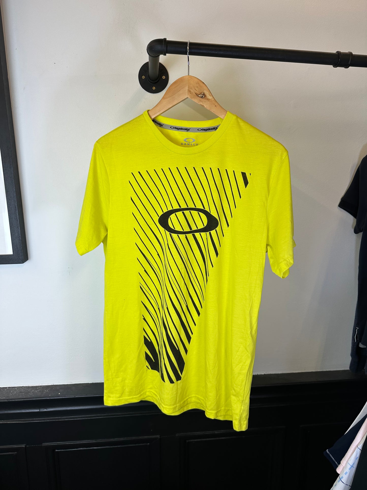 Oakley t shirt (M)