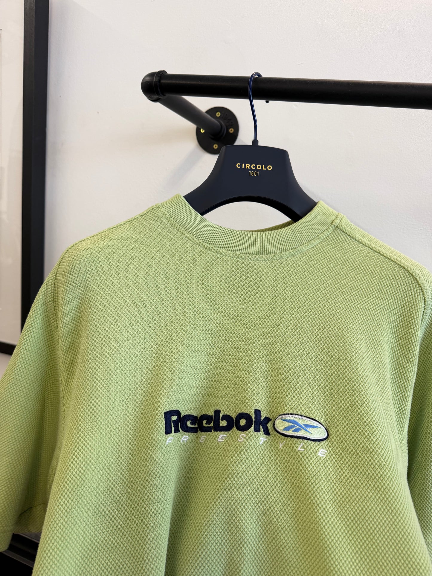 Y2K reebok tshirt (S)