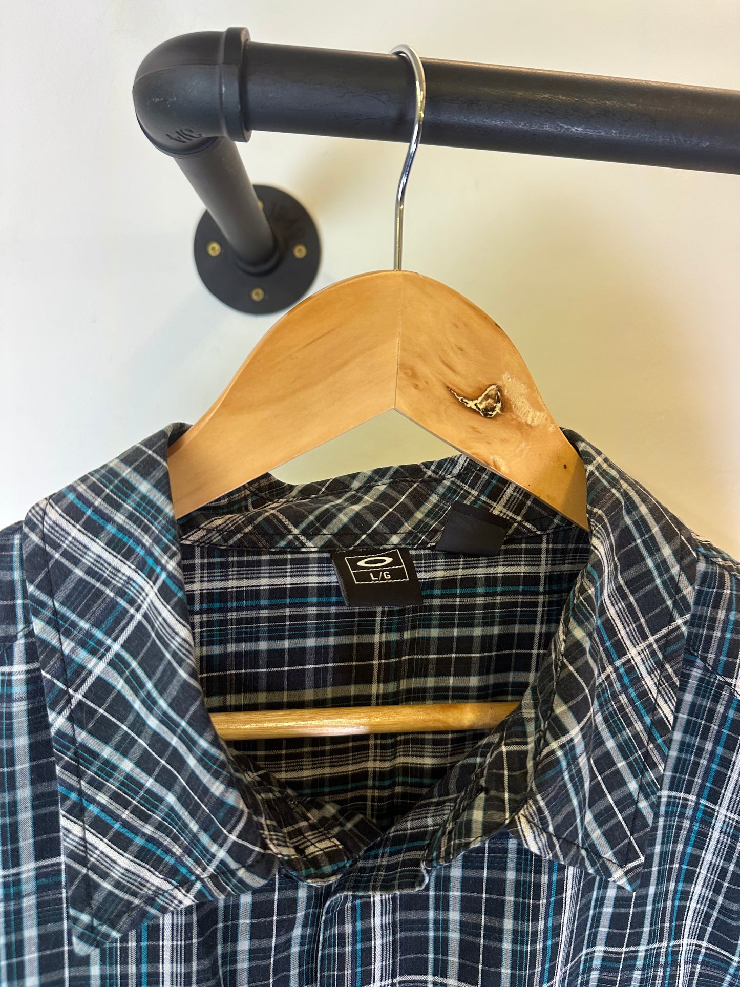 Oakley checkered shirt (L)