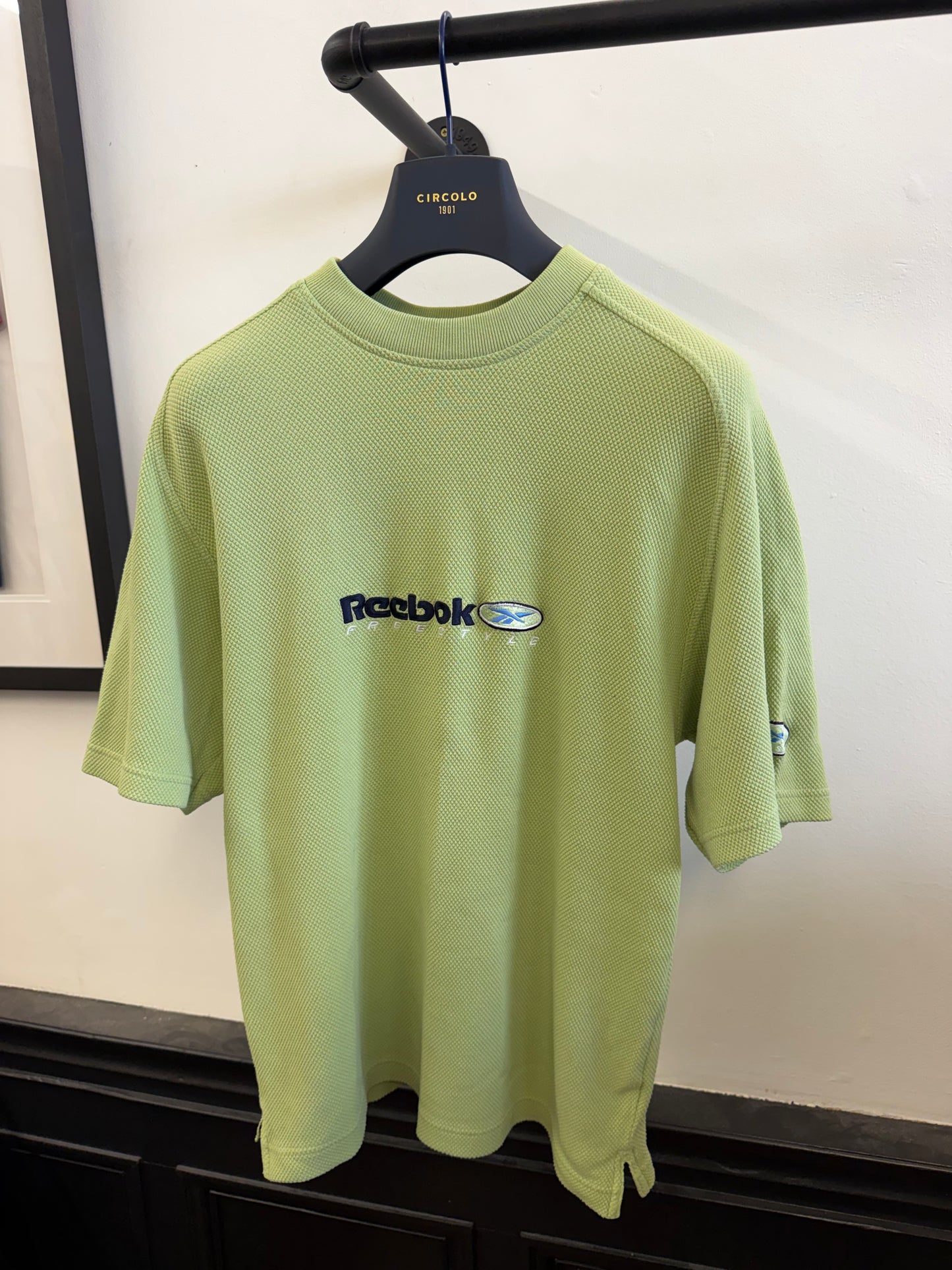 Y2K reebok tshirt (S)