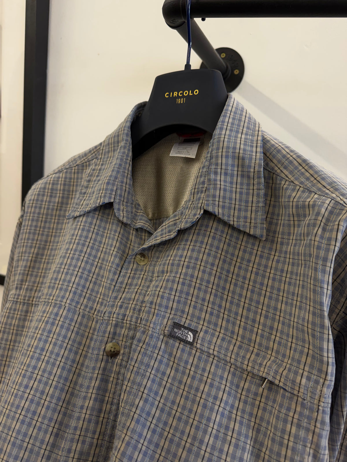 The North face shirt (L)